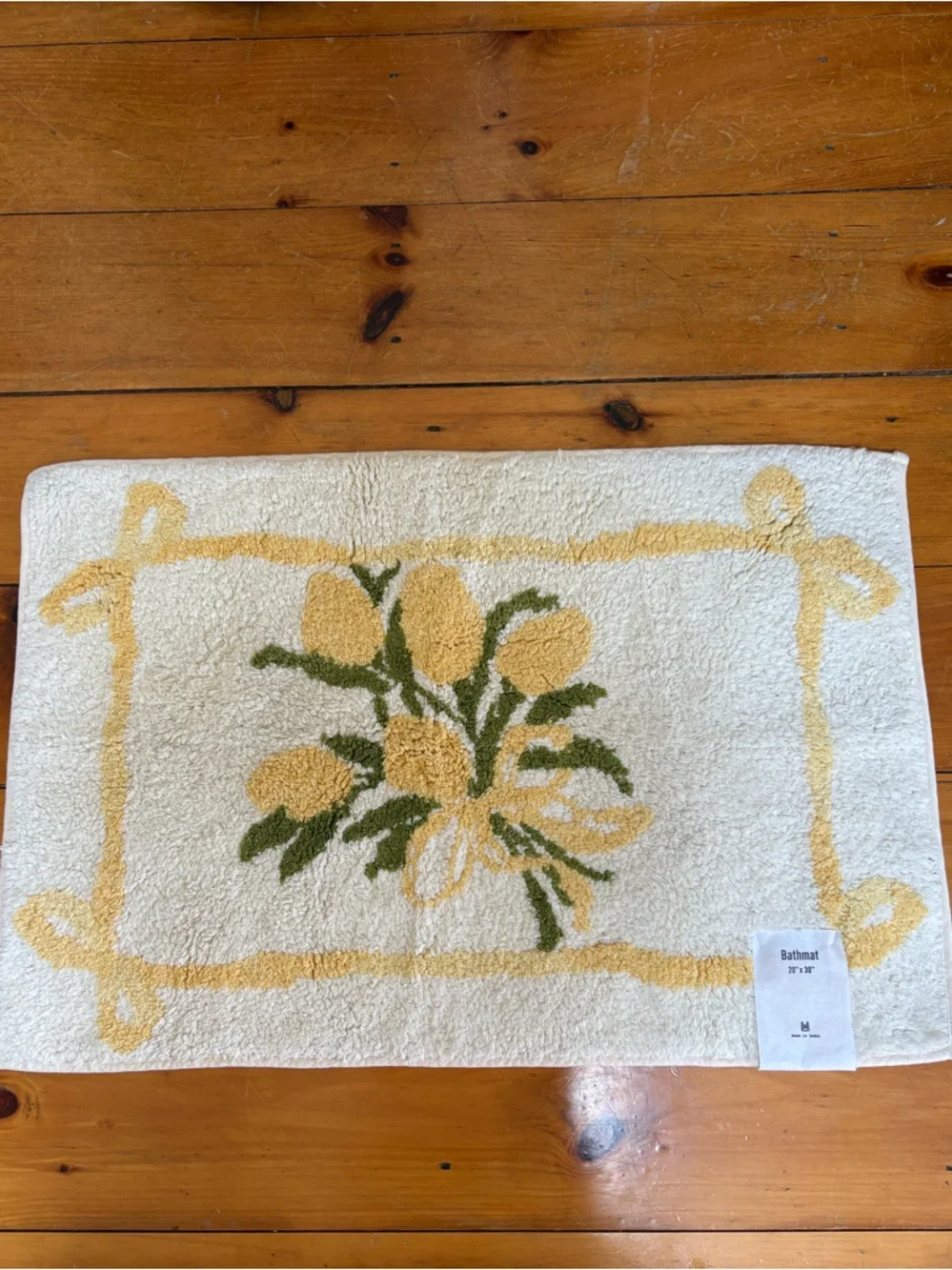 NWT Urban Outfitters Tulip Bunch Plush Tufted Bath Mat
